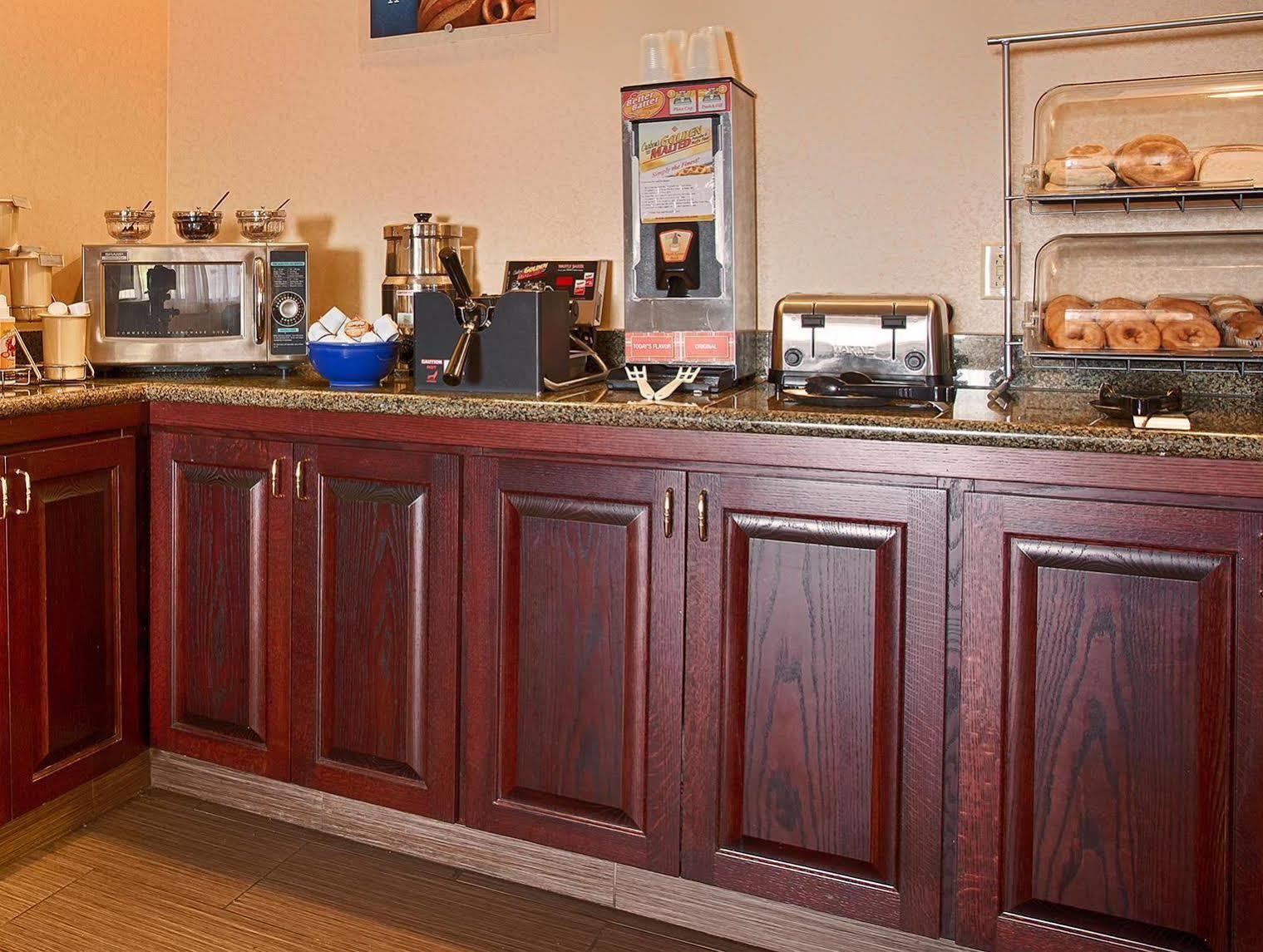 Best Western Plus Executive Inn St. Marys Esterno foto